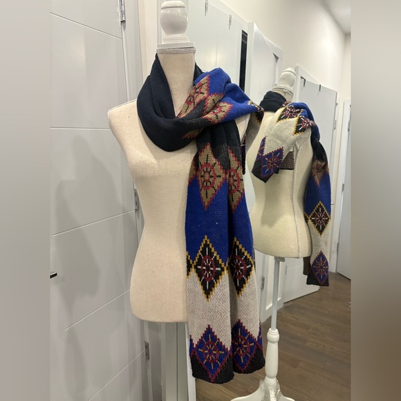 Colorful Knit Scarf - Picture 3 of 11